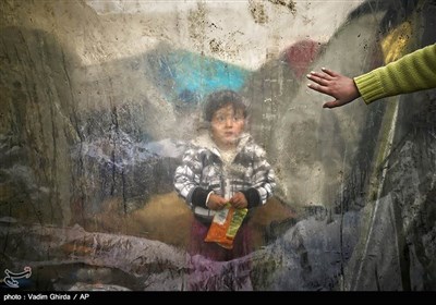 یک کودک مهاجر در پناهگاهی در یونان