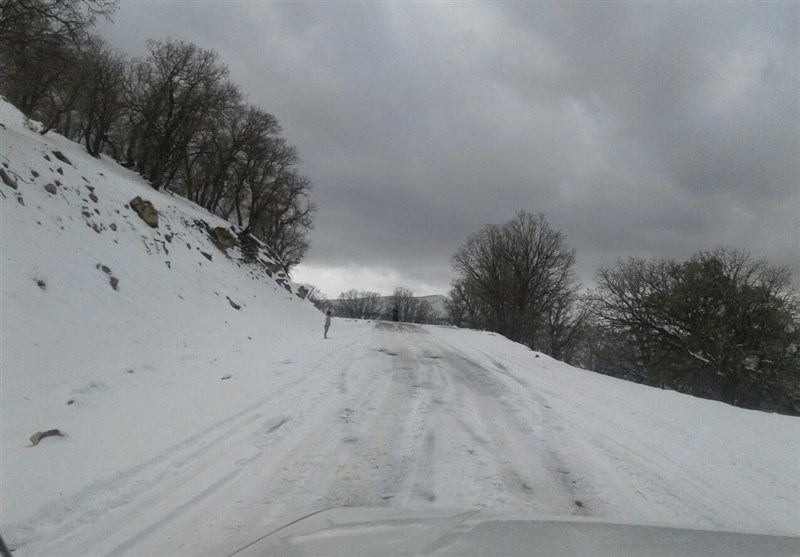 امدادرسانی به 200 نفر گرفتار در برف در محورهای کوهستانی استان گلستان