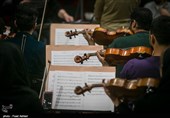 ارکستر گل‌های نوین آثار بزرگان موسیقی را می‌نوازد