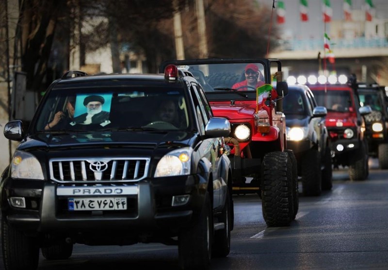 رژه 20 کیلومتری خودروهای آفرود و موتورسیکلت‌های اصفهان به مناسبت 9 دی
