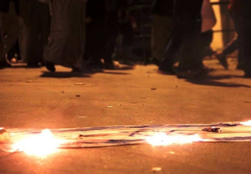 Bahrainis Stage Anti-Zionist Protest, Setting Israeli Flag on Fire
