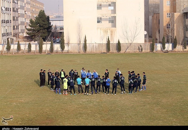 منصوریان خطاب به بازیکنان: هر کسی معترض است برود رضایت‌نامه‌اش را بگیرد + تصاویر