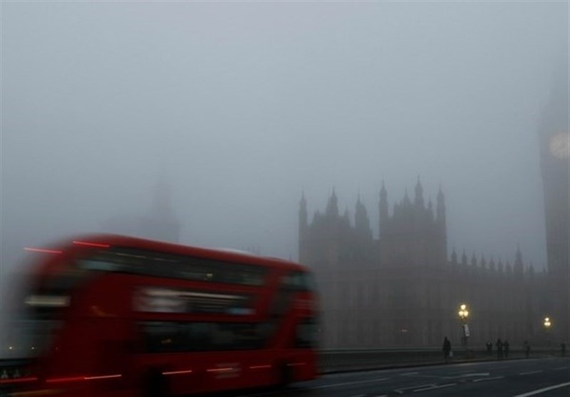 اعتصاب و مه غلیظ، حمل و نقل ریلی و هوایی بریتانیا را مختل کرد+تصاویر