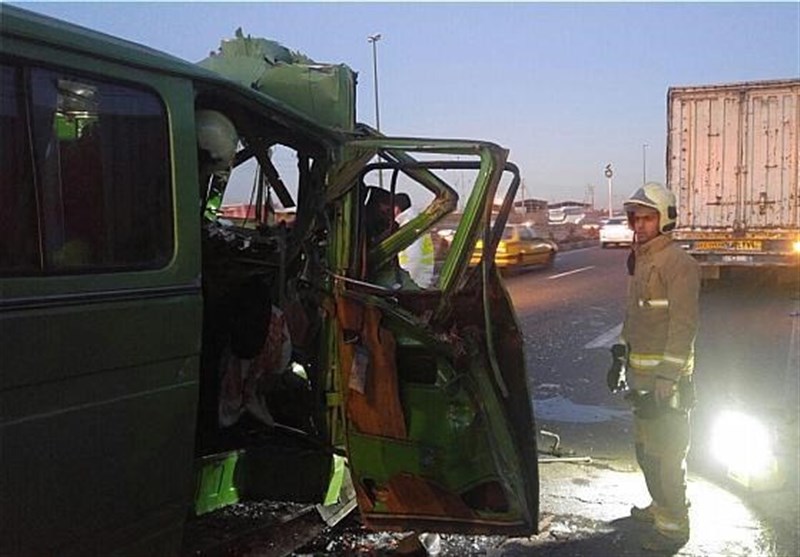 تصادف مینی‌بوس و کامیون در محور دیواندره-سنندج 12 مصدوم برجای گذاشت