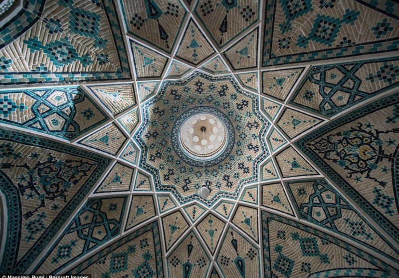 Italian Photographer Captures Breathtaking Islamic Buildings in Iran (+Photos)