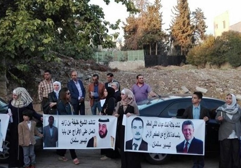 تجمع شهروندان اردنی‌ مقابل سفارت امارات در مسقط