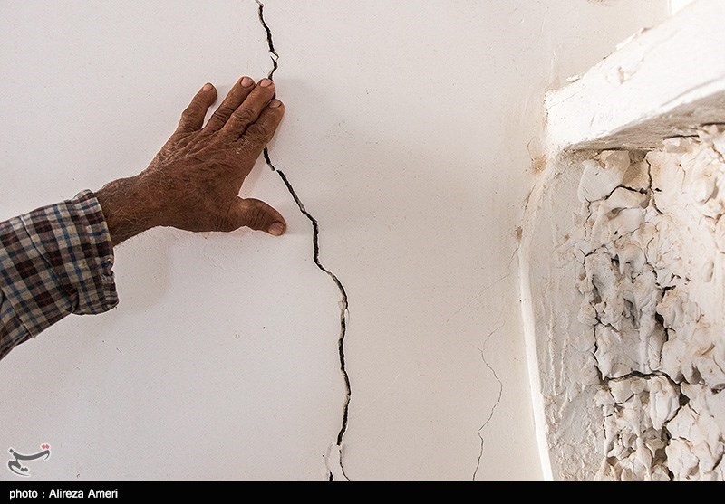 3 مصدوم جرحی در اثر زلزله کازرون/ دیوار برخی منازل مسکونی ترک خورد