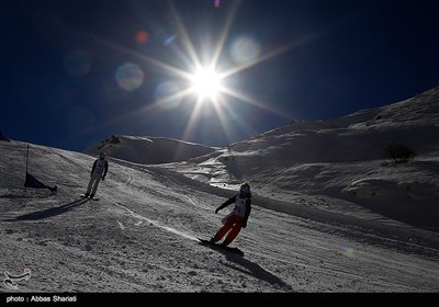 تہران کے نزدیک ڈیزین تزلج گاہ میں اسنوبورڈ مقابلے