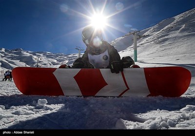 تہران کے نزدیک ڈیزین تزلج گاہ میں اسنوبورڈ مقابلے