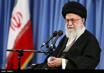 Ayatollah Khamenei Receives Group of People from Qom