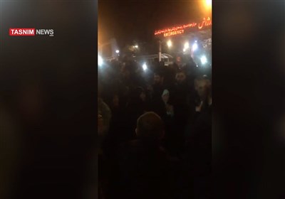 تجمع مردم در مقابل بیمارستان شهدای تجریش/گریه های فائزه هاشمی در میان مردم
