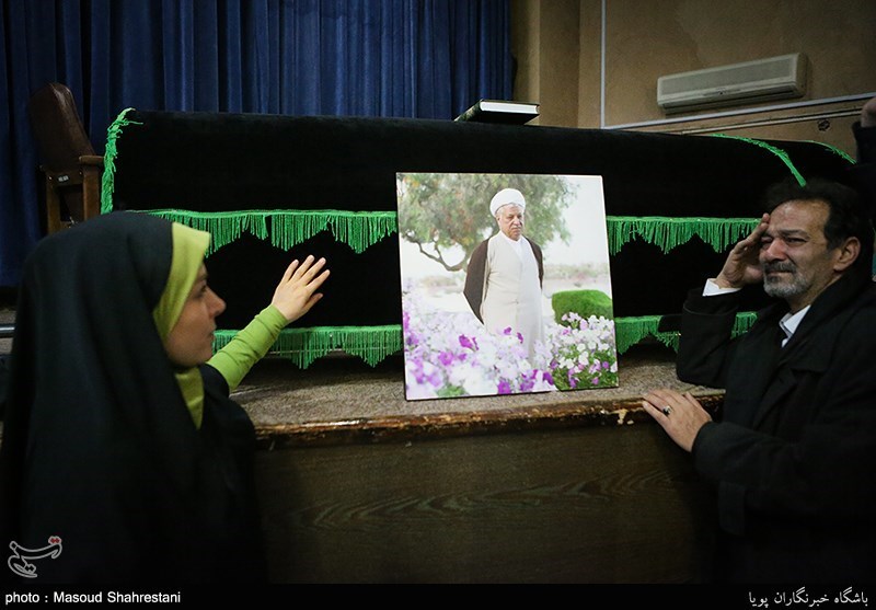 آیت الله هاشمی رفسنجانی از چهره های فعال در تاریخ انقلاب اسلامی بود
