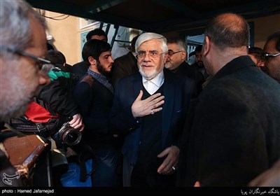 محمدرضا عارف در مراسم وداع با پیکر آیت‌الله هاشمی رفسنجانی در حسینیه جماران