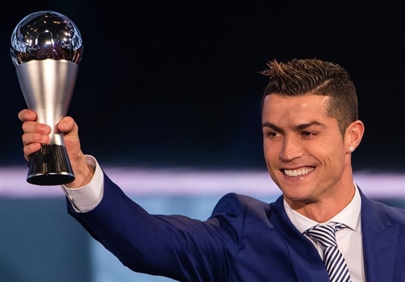 کریستیانو رونالدو یتوج بجائزة افضل لاعب فی العالم