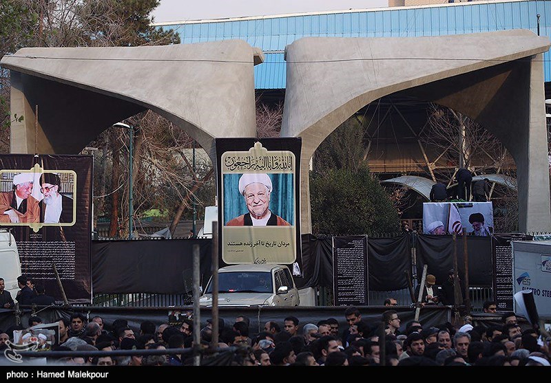 فرانس 24: هزاران نفر پیکر هاشمی رفسنجانی را تشییع کردند