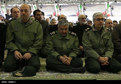 اقامه نماز بر پیکر آیت الله هاشمی رفسنجانی توسط مقام معظم رهبری