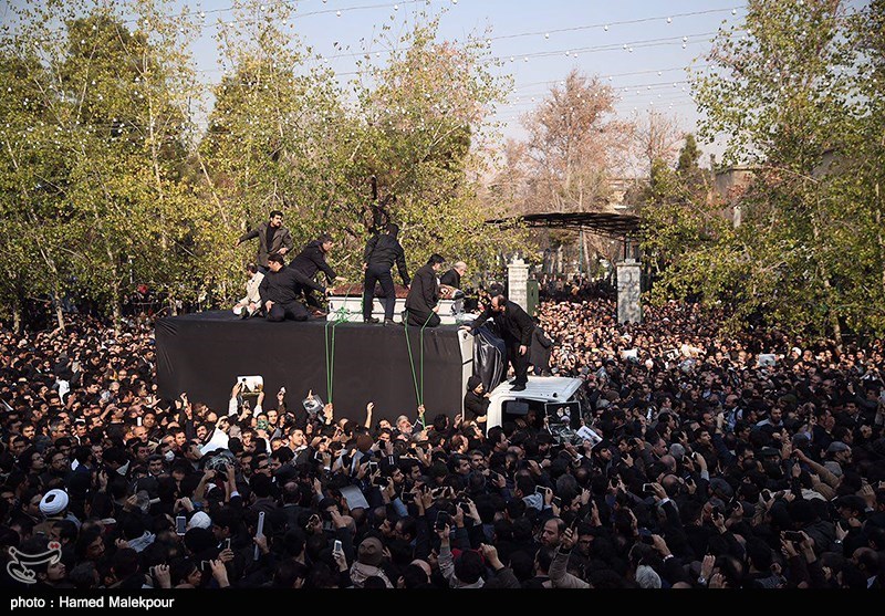 رای الیوم: ده‌ها هزار نفر در مراسم تشییع رئیس جمهور اسبق ایران شرکت کردند