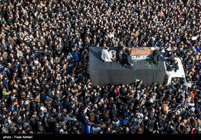 تشییع جثمان آیة الله رفسنجانی من أمام جامعة طهران+فیدیو