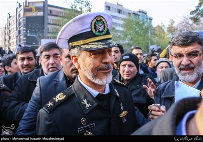 امیردریادار سیاری فرمانده نیروی دریایی ارتش در مراسم تشییع پیکر آیت الله هاشمی رفسنجانی