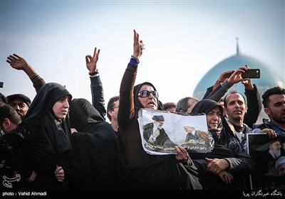 انتظار مردم برای ورود پیکر یاردیرین امام و رهبری
