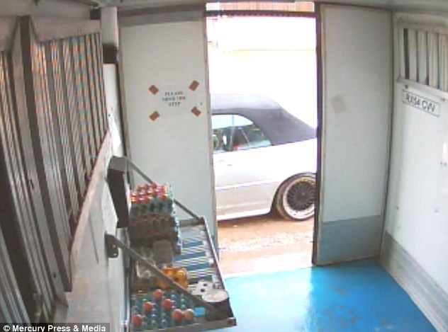سرقت زوج BMWسوار از صندوق امانات یک مزرعه + فیلم و عکس