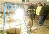 3 کارگر افغانستانی در عمق 60 متری زمین جان‌باختند/ مصدومیت آتش‌نشان قزوینی