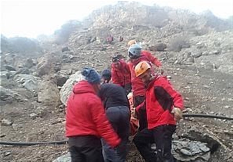 مرگ کوهنورد جوان بر اثر سقوط از کوه در لادر خمینی‌‌شهر + فیلم سقوط