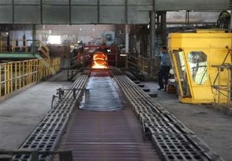 استاندار خوزستان: حل مشکلات کارگران گروه ملی فولاد به فعال‌شدن خط تولید گره‌خورده است