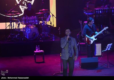 کنسرت محمد علیزاده در چهارمین شب سی و دومین جشنواره موسیقی فجر