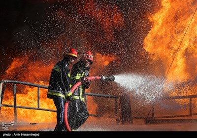 آتش‌سوزی مهیب و گسترده در شهرک صنعتی شکوهیه قم