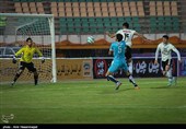 دیدار تیم های فوتبال صبا و پیکان در قم