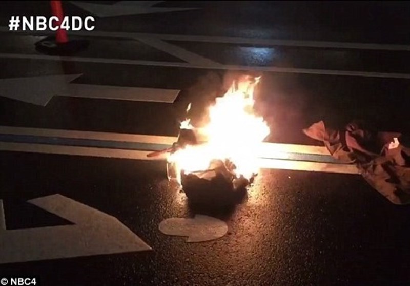 مردی که مقابل هتل ترامپ خود را آتش زد + تصاویر