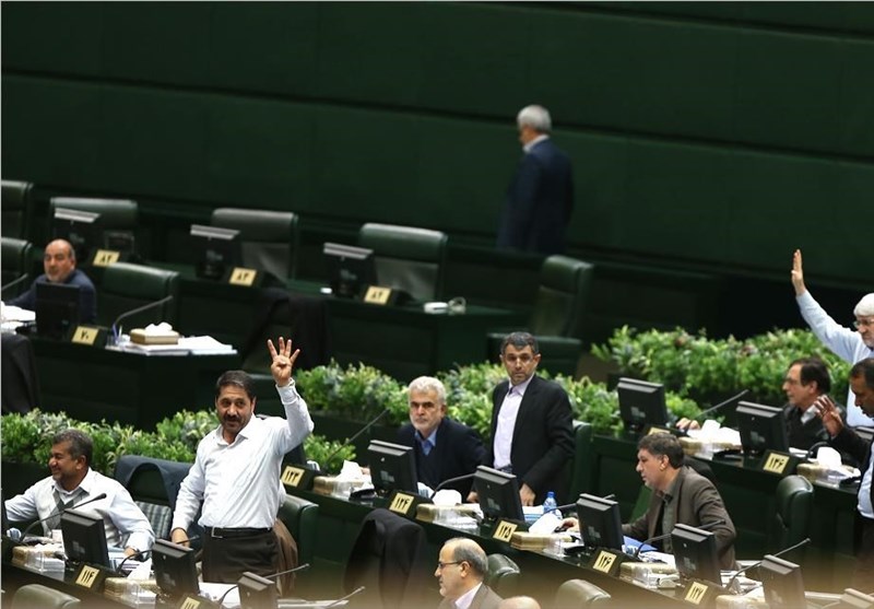 حاشیه مجلس|درگیری دو نماینده در جلسه استیضاح ربیعی