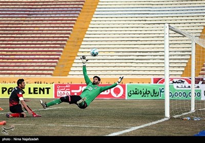 دیدار تیم های فوتبال سیاه جامگان و پدیده مشهد