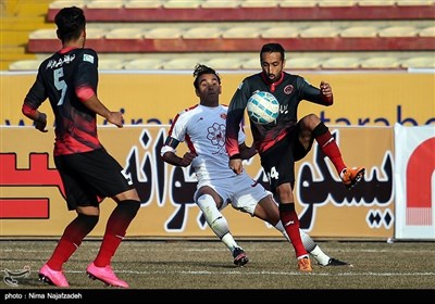 دیدار تیم های فوتبال سیاه جامگان و پدیده مشهد
