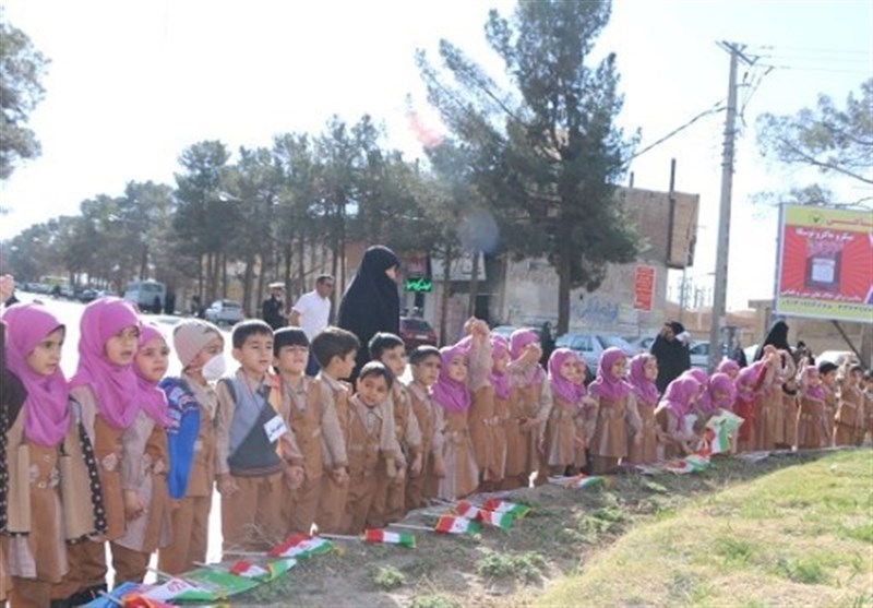 زنجیره 1000 کودک برای دستیابی به عنوان پایتخت کتاب ایران
