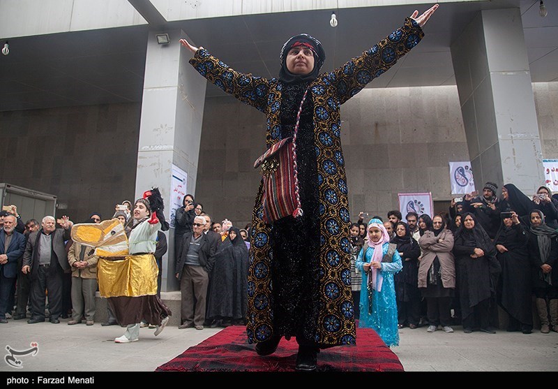 &quot;نقالهای کرمانشاه&quot; در جشنواره بین‌المللی اقوام هنرنمایی کردند