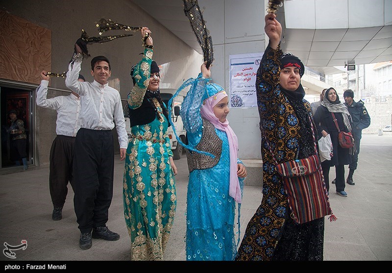 سومین جشنواره &quot;فرهنگ و هنر اقوام ایرانی&quot; در سنندج آغاز شد