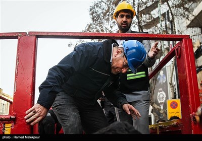 حضور محمدباقر قالیباف شهردار تهران در محل حادثه فرو ریختن ساختمان پلاسکو در پی آتش سوزی