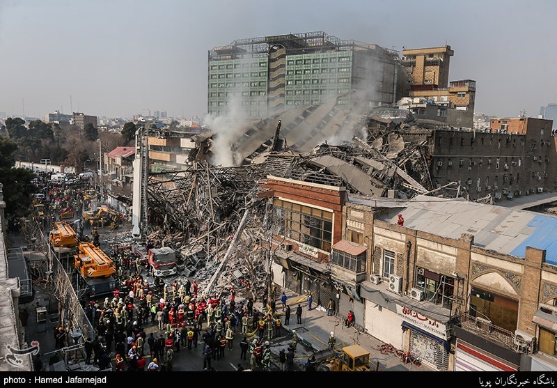 عمدة طهران یعلن عن استشهاد 20 رجل اطفاء اثر حادثة انهیار برج بلاسکو