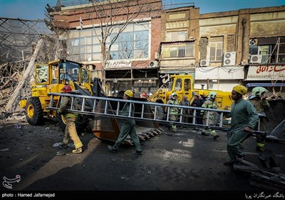 مهار آتش در ساختمان پلاسکو تهران