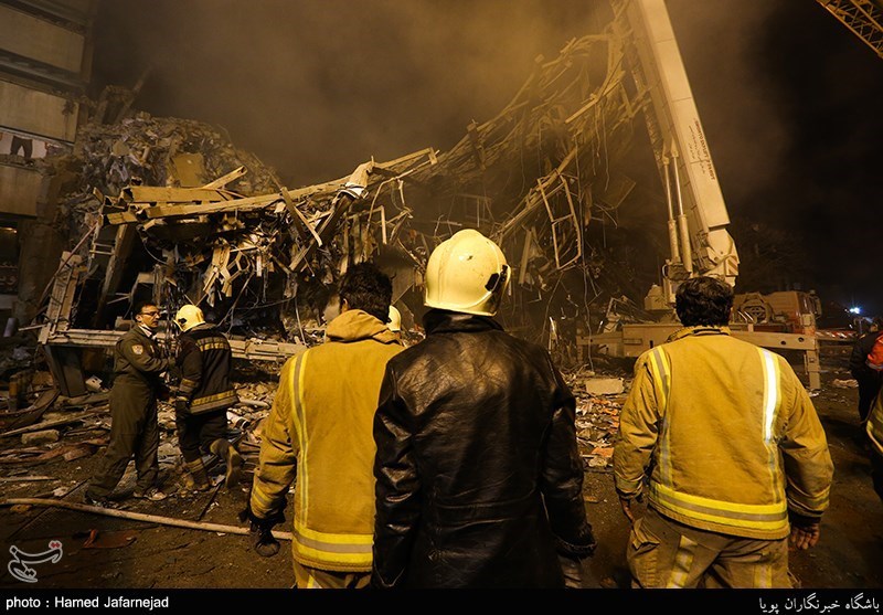 یک سوم نیروهای اورژانس تهران پای کار پلاسکو/ جزئیات شهادت یک آتش‌نشان
