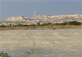 جاری شدن روان‌آب و پرآب شدن رودخانه‌های فصلی در پی بارندگی در سیستان و بلوچستان