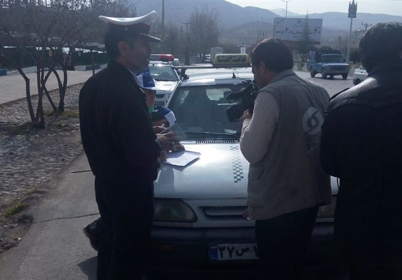 پلیس مازندران به مسافران گرفتار در برف و کولاک امدادرسانی کرد‌