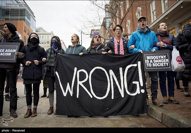 تظاهرات ضدترامپ مقابل سفارت آمریکا در لندن