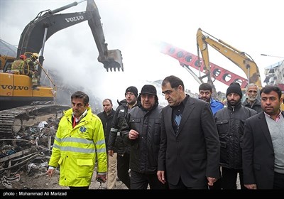 حضور قاضی زاده هاشمی وزیر بهداشت و قالیباف شهردار تهران در محل حادثه پلاسکو