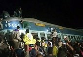آمار تلفات حادثه خروج قطار از ریل در هند به 30 کشته افزایش یافت + فیلم