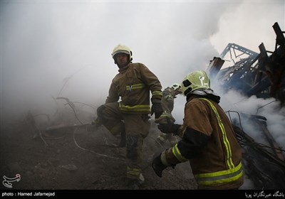 آواربرداری نیروهای آتش نشانی در حادثه آتش سوزی ساختمان پلاسکو 