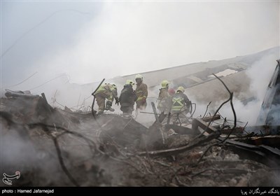 آواربرداری نیروهای آتش نشانی در حادثه آتش سوزی ساختمان پلاسکو 