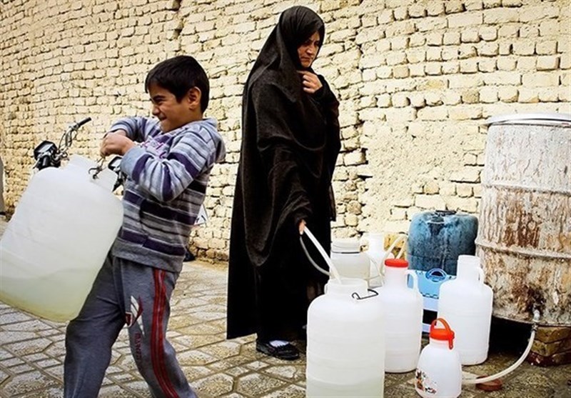 تأمین آب شرب روستاهای قشم با آب از پیش ذخیره شده/آب هنوز قطع است